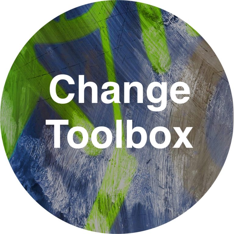 Der Titel beschreibt in Kurzform, welche Seminarinhalte zum Thema Change Management für Führungskraefte angeboten werden. Seminartitel mit Hintergrundbild zum Thema "Change Toolbox"